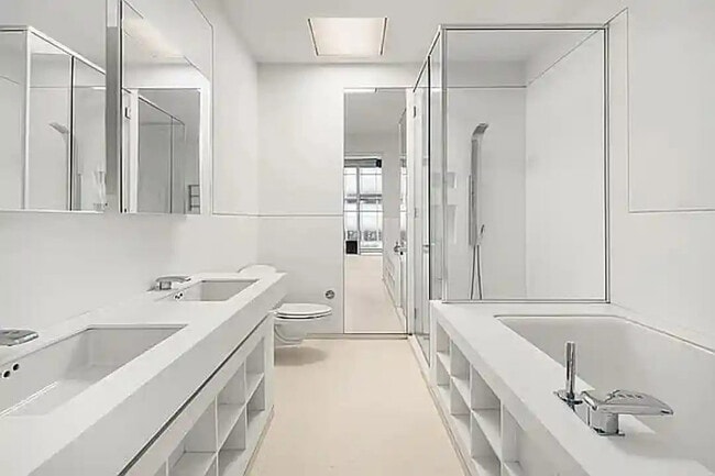 Foto del edificio - 100 11th Ave