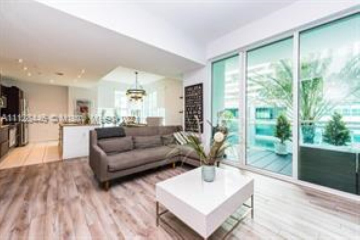 Primary Photo - 950 Brickell Bay Dr