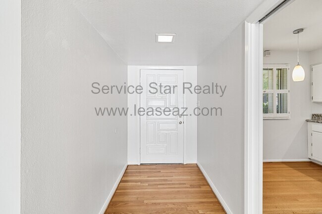 Building Photo - 602 W Palmaire Ave