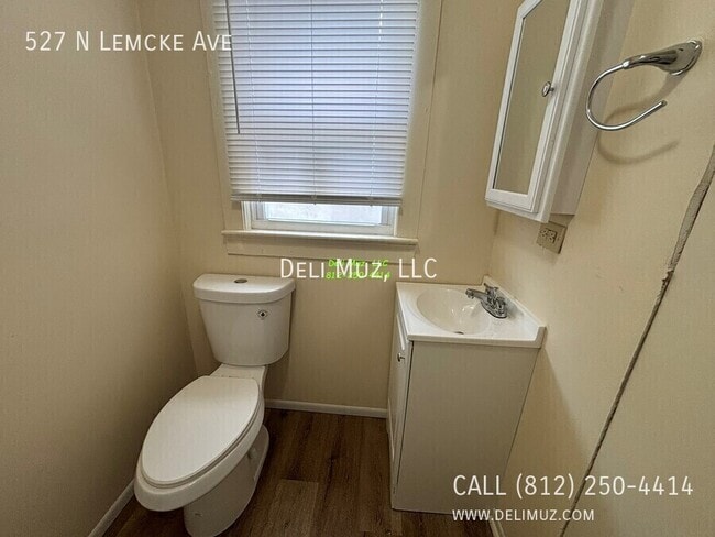 Building Photo - 527 N Lemcke Ave