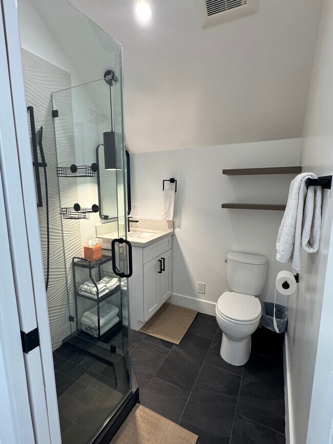 Foto del edificio - 500 Maple Ave