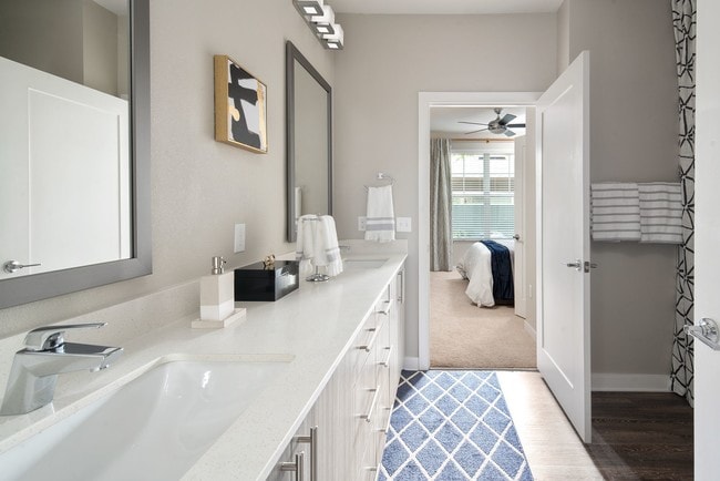 Building Photo - Camden Lake Buena Vista