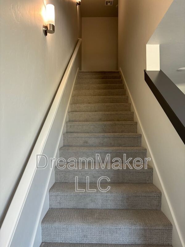 Foto del edificio - 1028 Varenna Ln