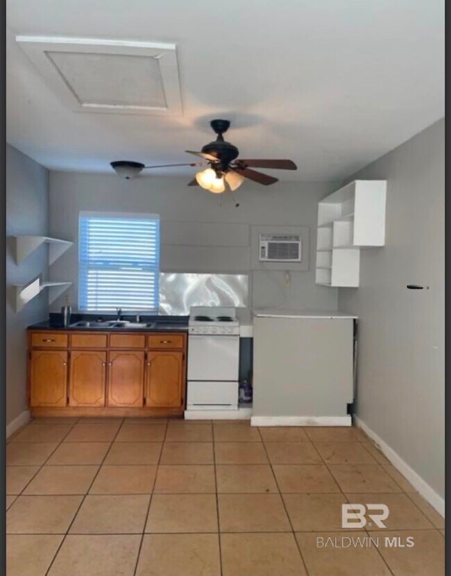 Foto del edificio - 1616 N Cedar St