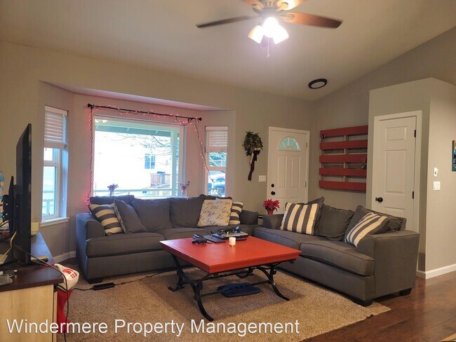 Building Photo - 3 br, 2 bath House - 22383 Miller Bay Road NE