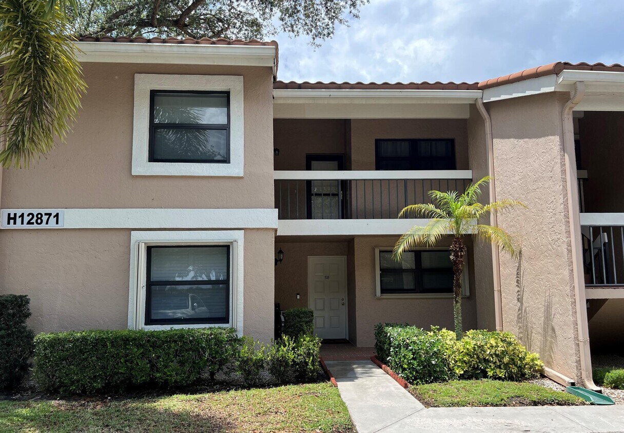 Primary Photo - 12871 Briarlake Dr