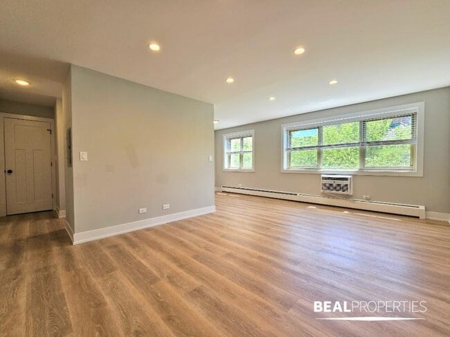 Building Photo - 1 bedroom in CHICAGO IL 60657