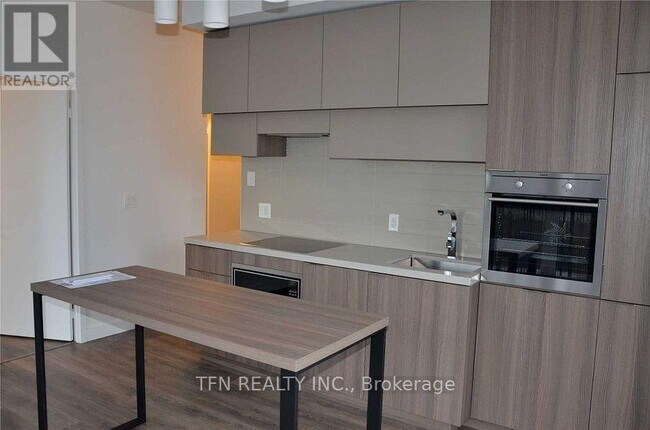 Photo du bâtiment - 711-718 EGLINTON Ave