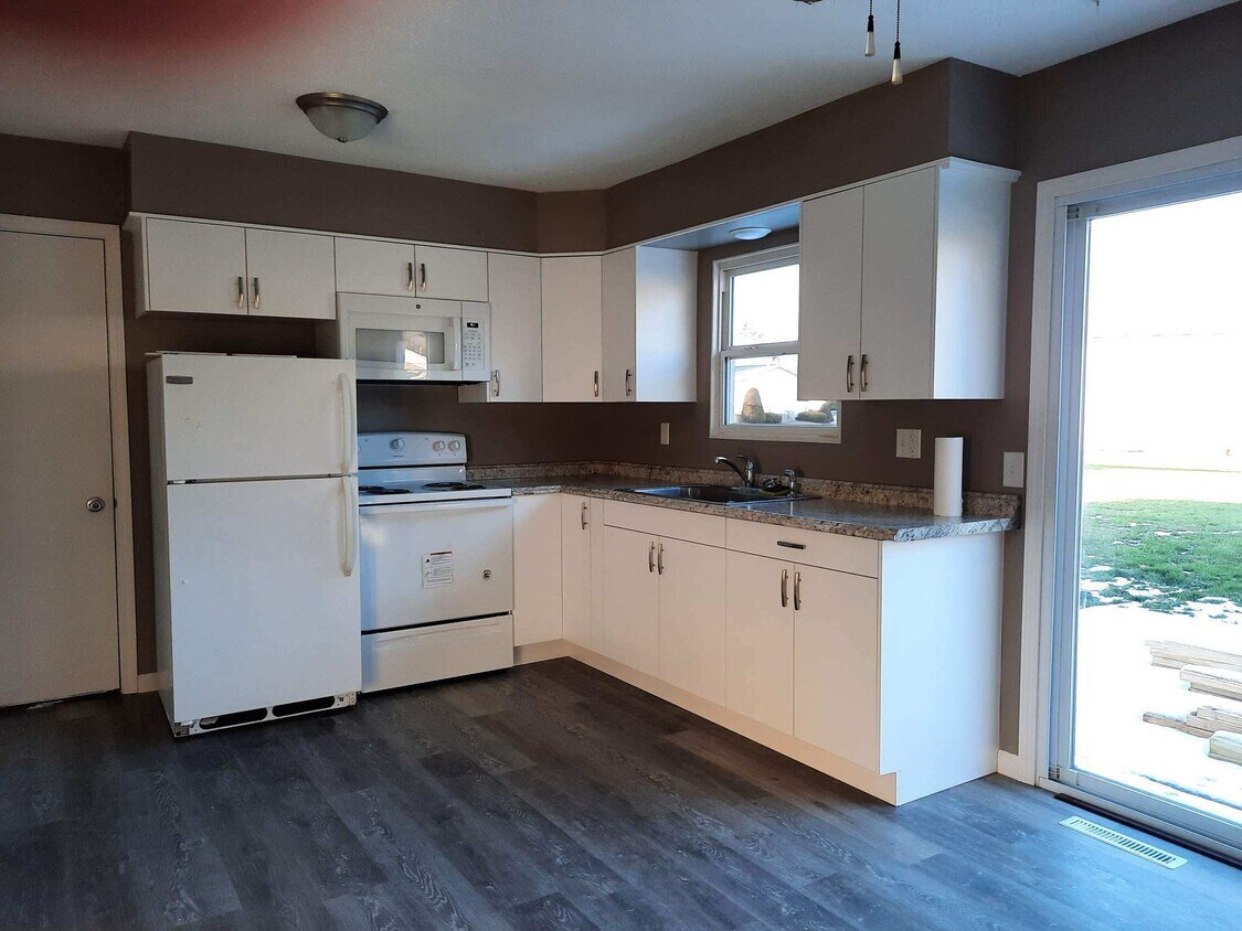 Foto principal - 1829 Lakeview Dr