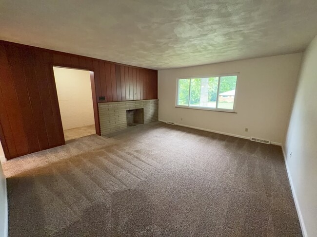 Building Photo - 8221 Sunburst Dr