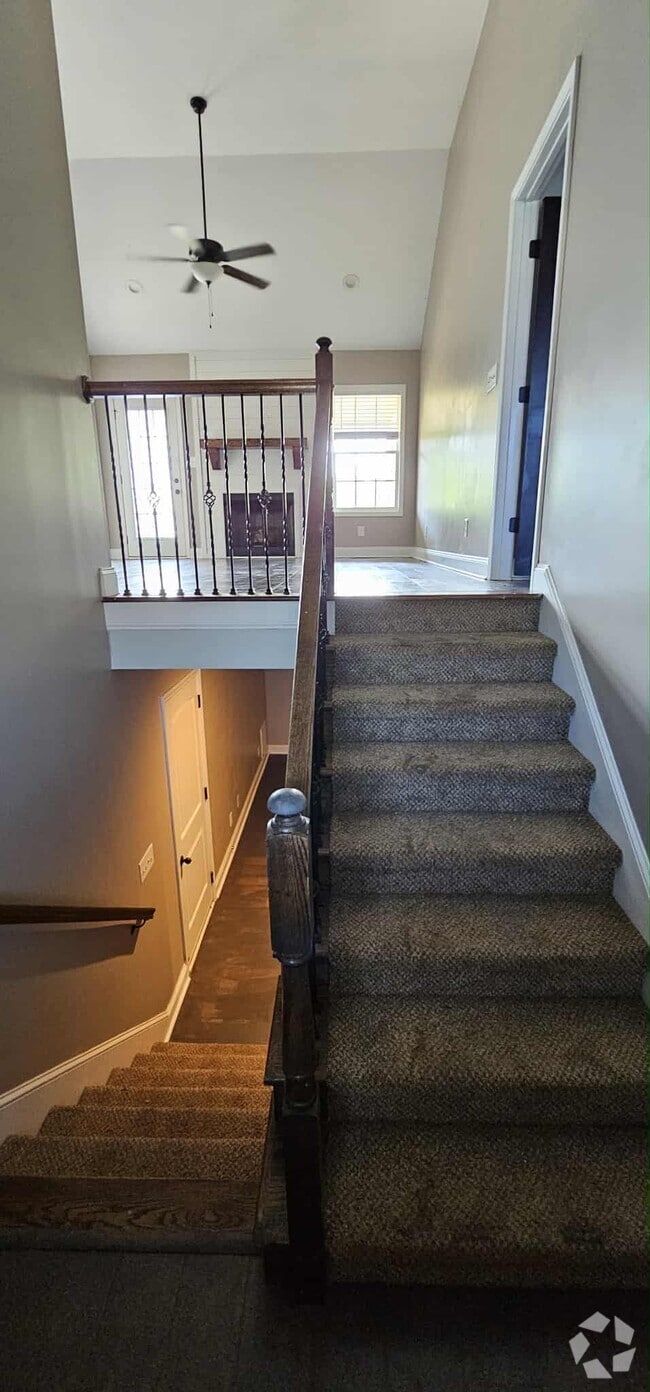 Building Photo - 708 Banister Dr