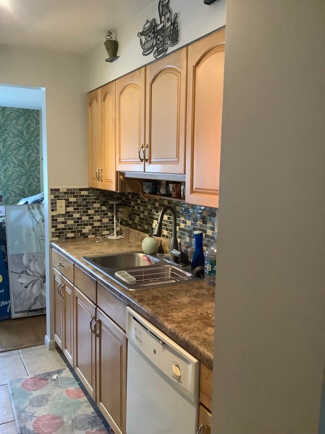 Kitchen - 10032 65th Ave N