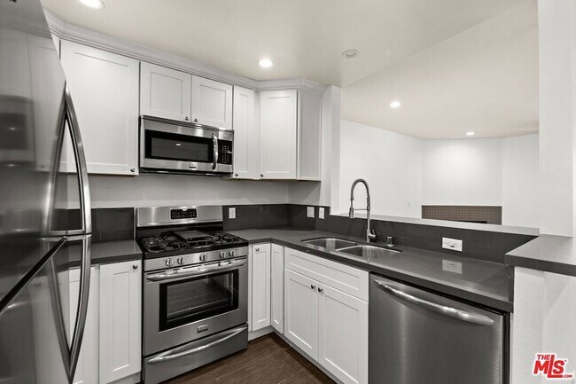 Foto del edificio - 6212 Fulton Ave