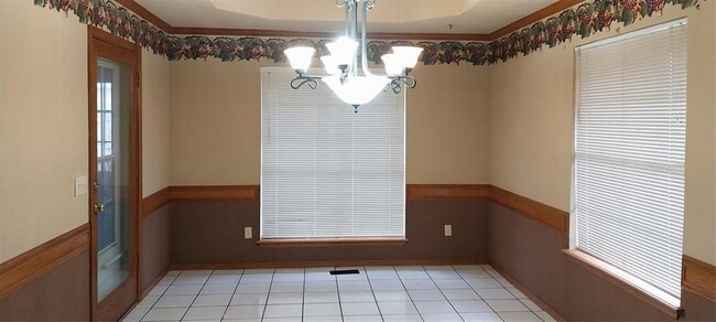 Building Photo - 441 Cactus Rd