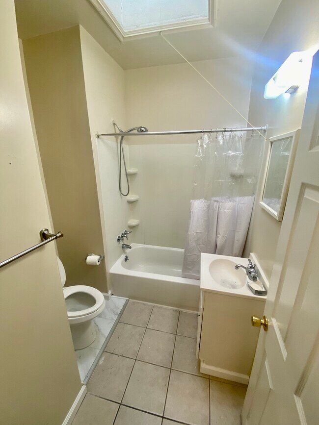 Foto del edificio - 2307 N Pulaski St