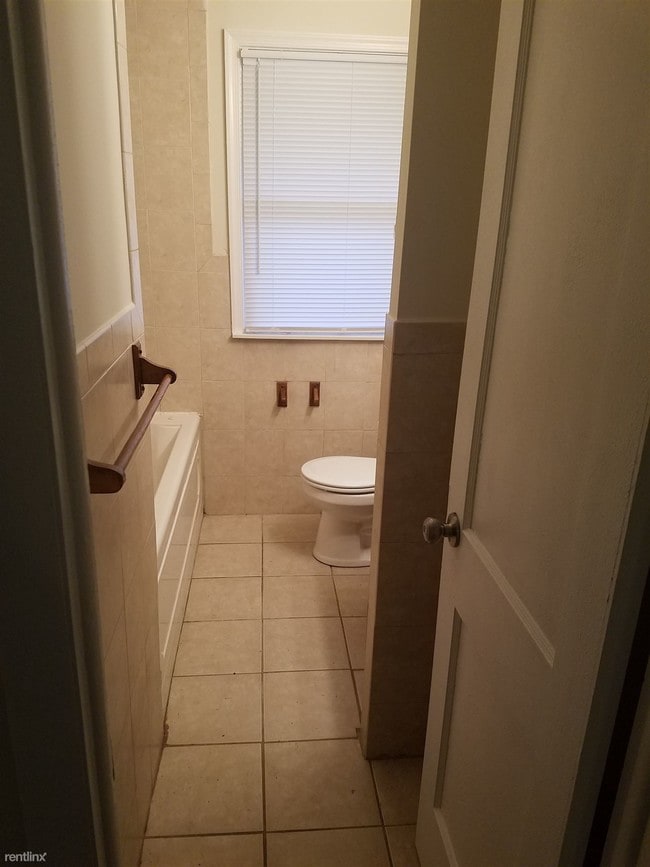 Building Photo - 3 br, 1 bath House - 3535 Windsor Drive