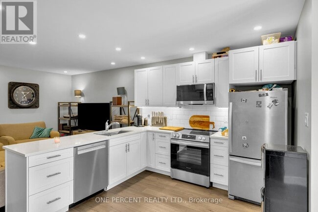 Photo du bâtiment - 6610 Fourth Line Rd