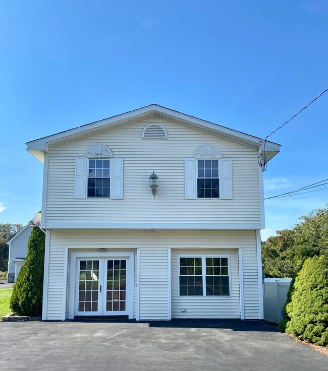 13 Pent Rd, Branford, CT 06405 House Rental in Branford, CT
