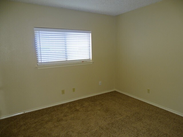 Building Photo - 6542 Beech Trail Dr