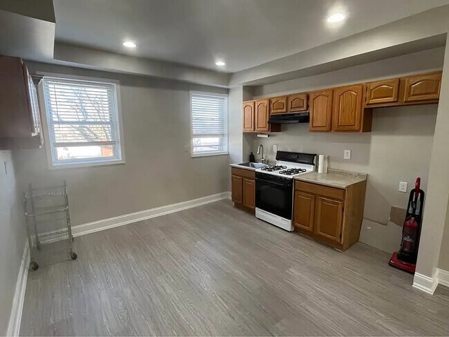 Foto del edificio - 345 Font Hill Ave