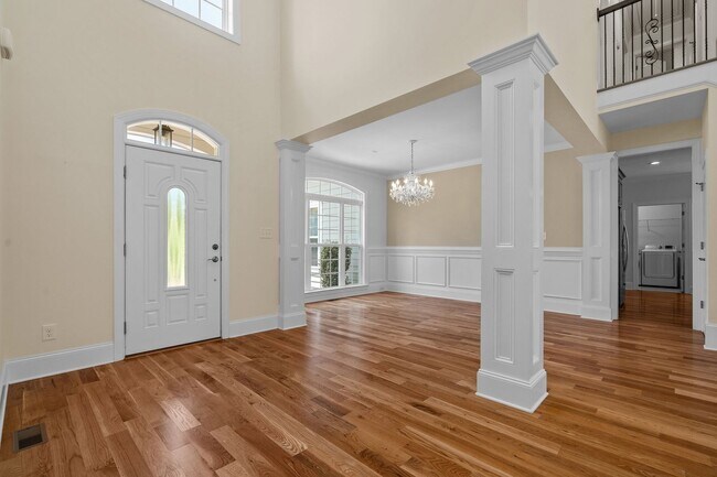 Building Photo - MUST SEE! 4 Bedroom Home with Private Wood...