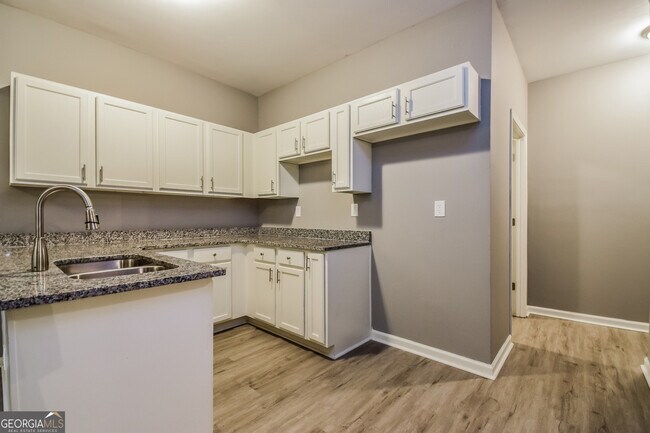 Foto del edificio - Room in Single Family Home on Etheridge Dr NW
