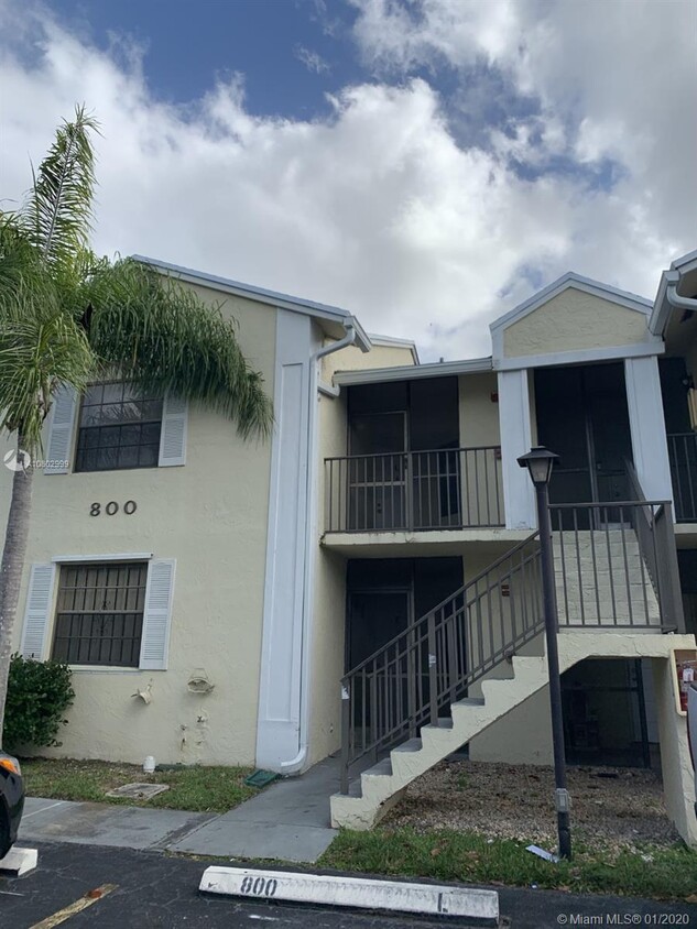Primary Photo - 800 Independence Dr