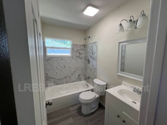 Foto del edificio - 2204 W Pine St
