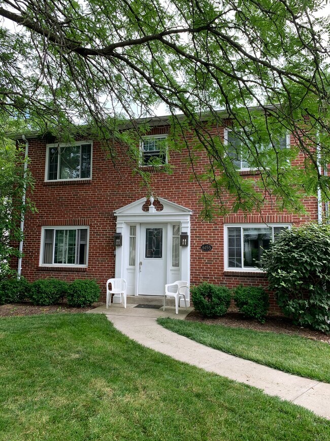 Building Photo - 6155 Benneville St