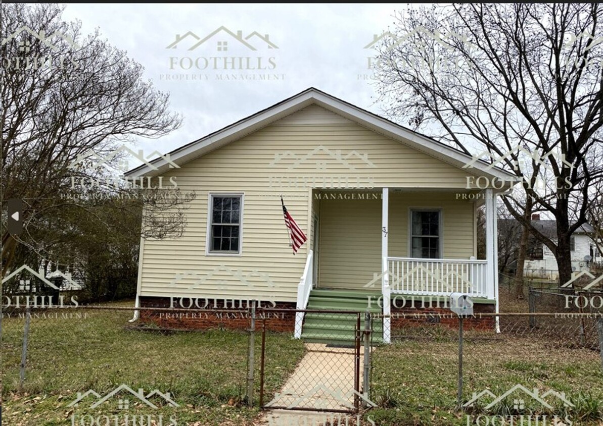 Foto principal - Charming 2 Bed, 1 Bath Home with Spacious ...