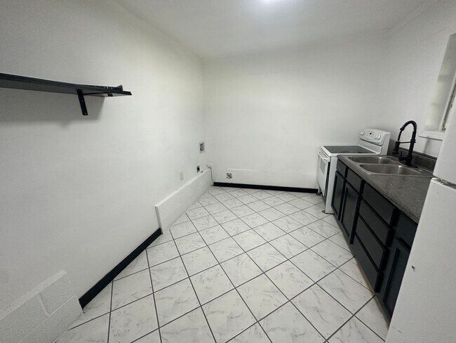 Foto del edificio - 217 SW B St / 217 SW B St 1/2