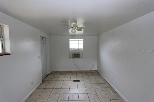 Building Photo - 631 Byron Ave
