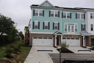 Building Photo - 8459 Waltzing Waves Ct