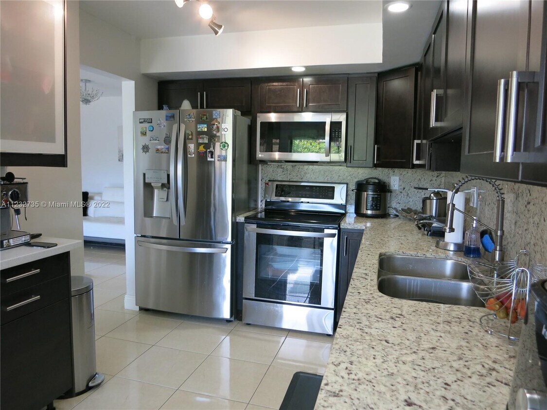 Primary Photo - 1300 SW 122nd Ave
