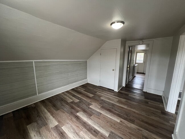 Building Photo - 1305 Merrill Ave