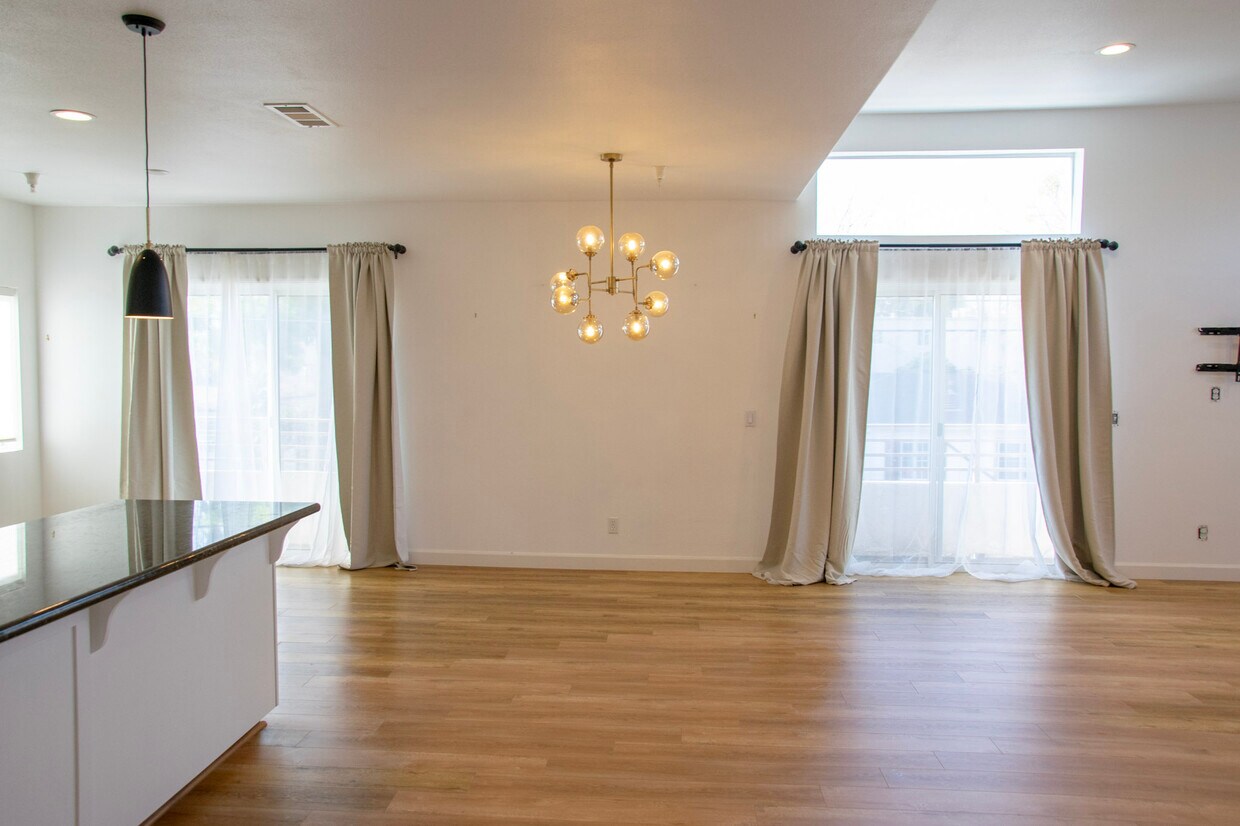 Huge living room - 11853 Burbank Blvd