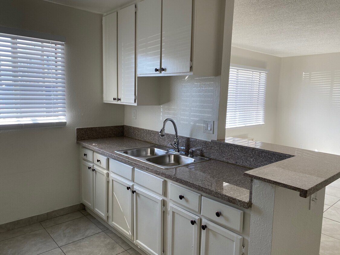Foto principal - 10865 White St
