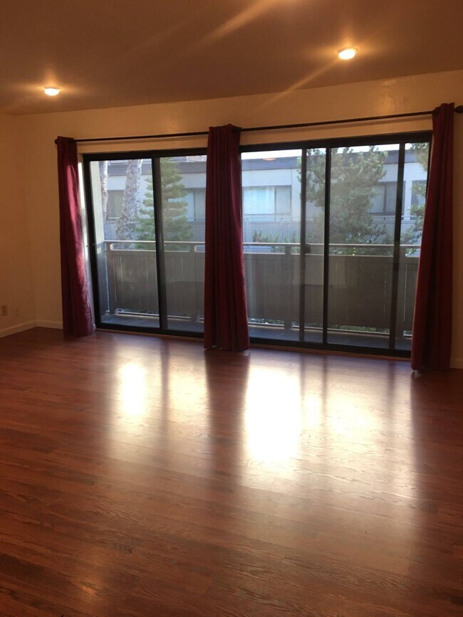 Living area - 1817 California St