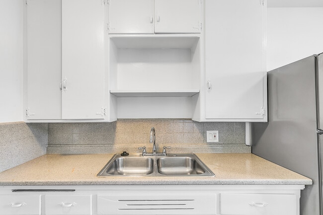 Foto del edificio - 1805 W 80th St