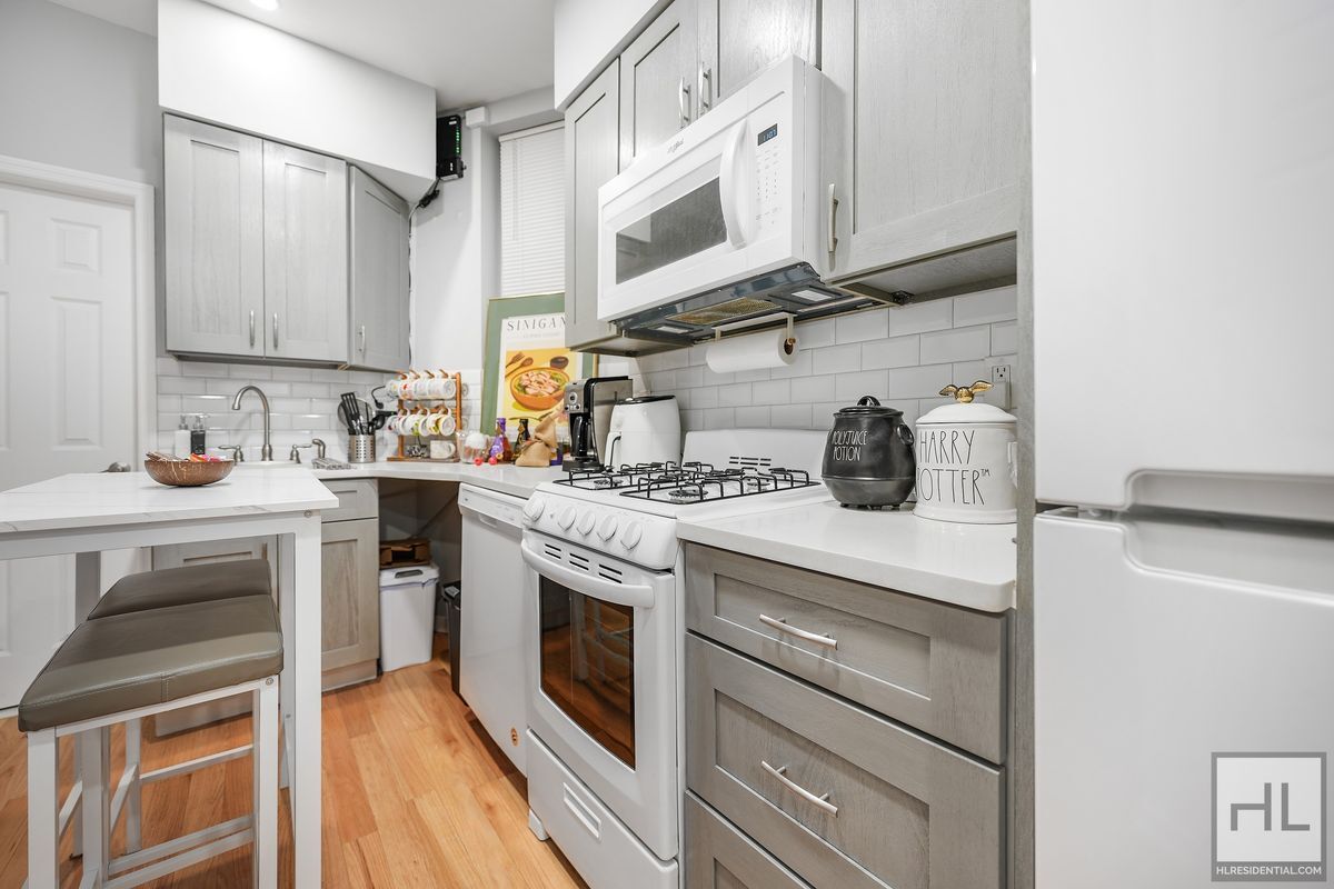Primary Photo - EAST 88 STREET