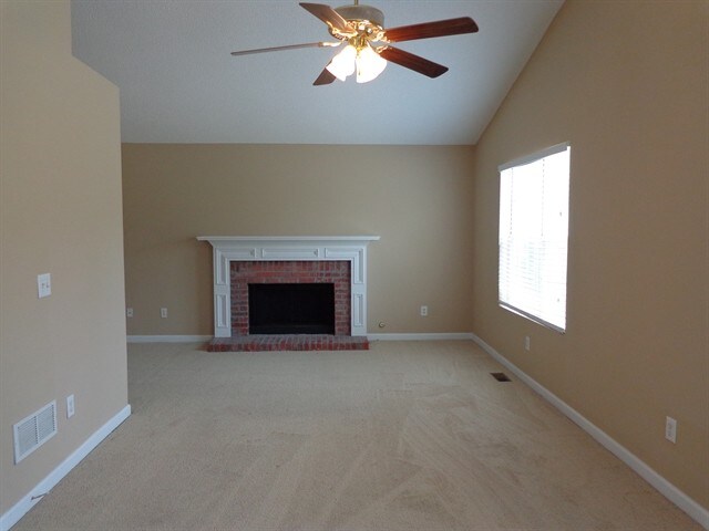 Building Photo - 5967 Graywood Cir SE