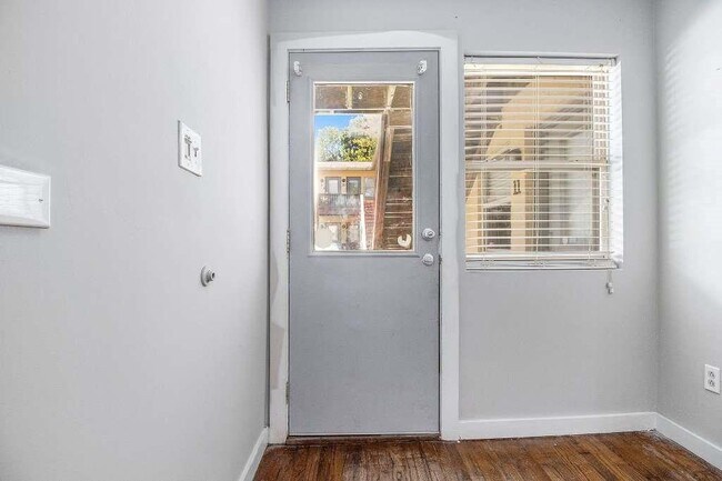 Foto del edificio - 561 Formwalt St SW