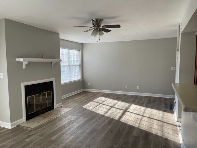 Building Photo - First Floor Condo in Timberlake