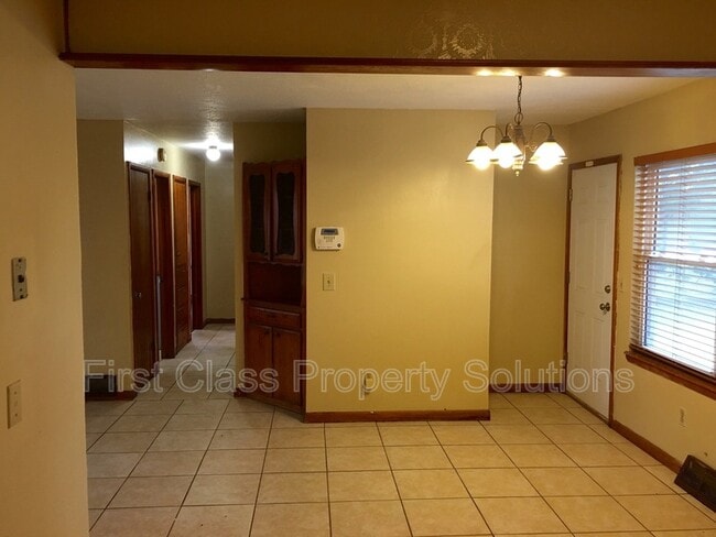 Building Photo - 2732 SW 61st St