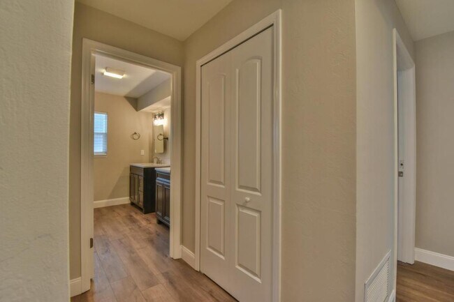 Foto del edificio - 4530 SE 14th St