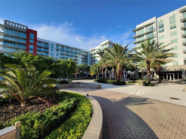 Foto del edificio - 7825 NW 107th Ave