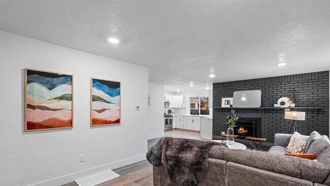 Building Photo - 1 Juniper St