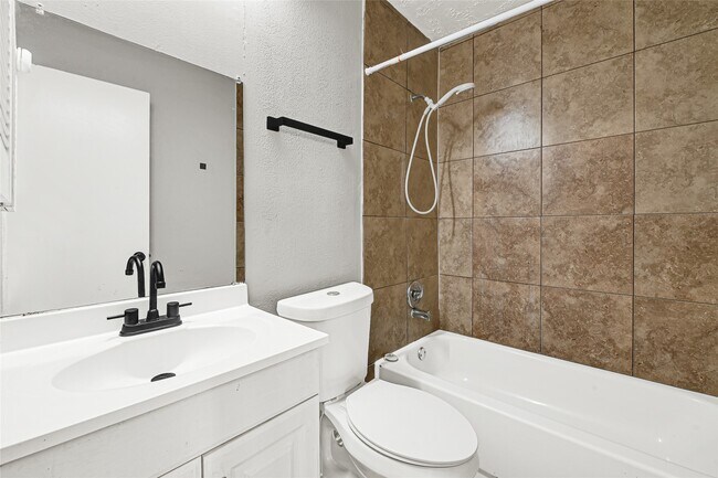 Building Photo - 6507 New World Dr