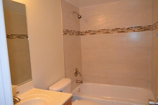 Foto del edificio - 5821 Riverside Dr