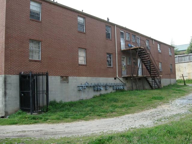 Building Photo - 141 Grape St NE